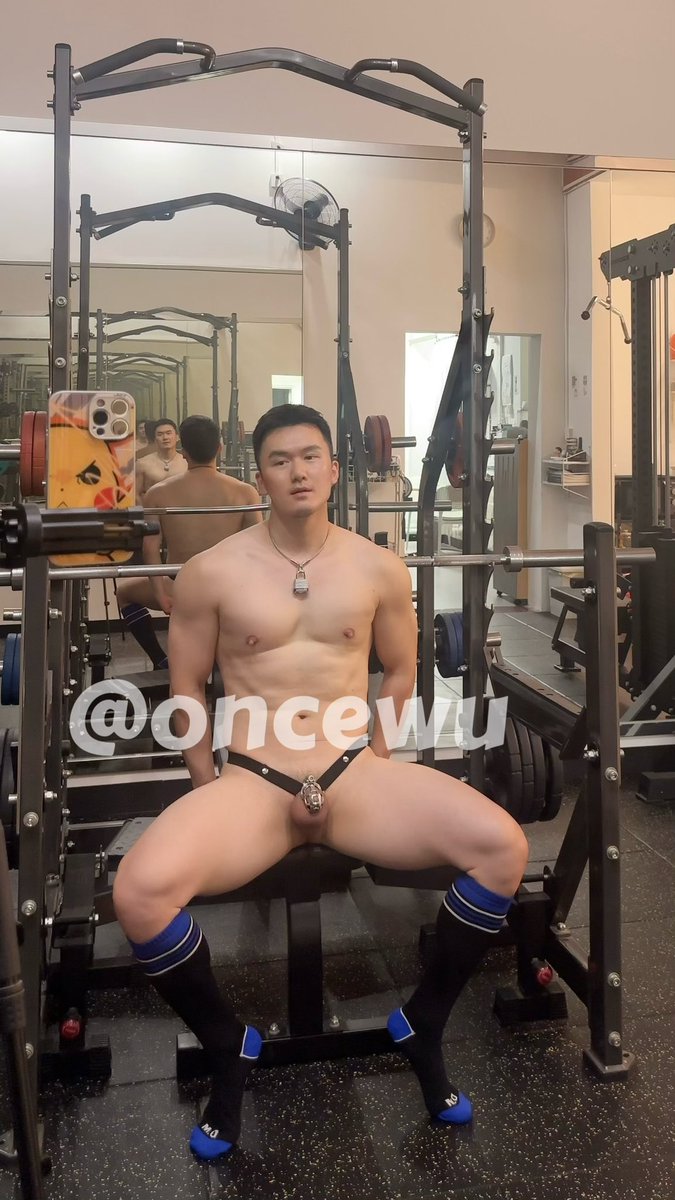 oncewu's tweet photo. lock 🔒 &amp; lock 🤨 https://t.co/o2W6dlFa3l