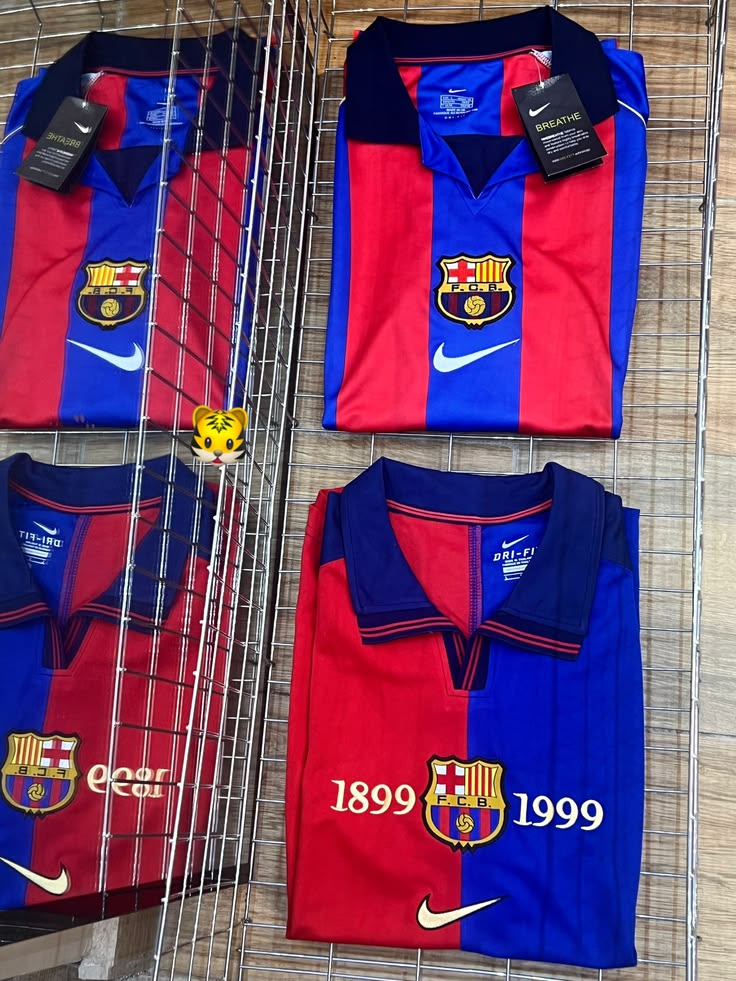 solusaether's tweet photo. VINTAGE FCB NOW AVAILABLE 

DM TO COP SOME GAME DAY JERSEYS 

Price: ₦30,000

LIMITED STOCKS AVAILABLE. 

#FCBATM https://t.co/ZV7TazWWFo