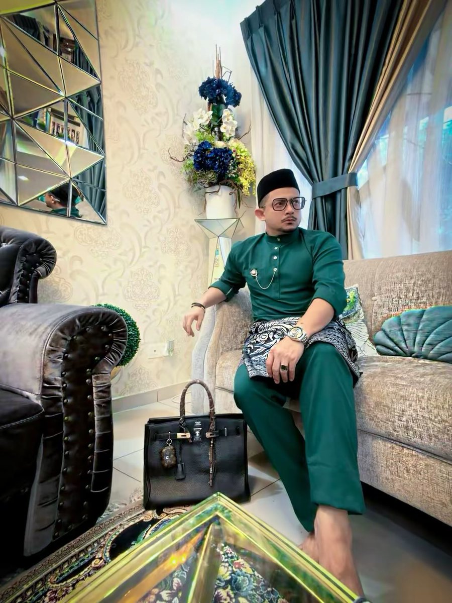 syed_faisal13's tweet image. throwback #eidmubarak 🌙