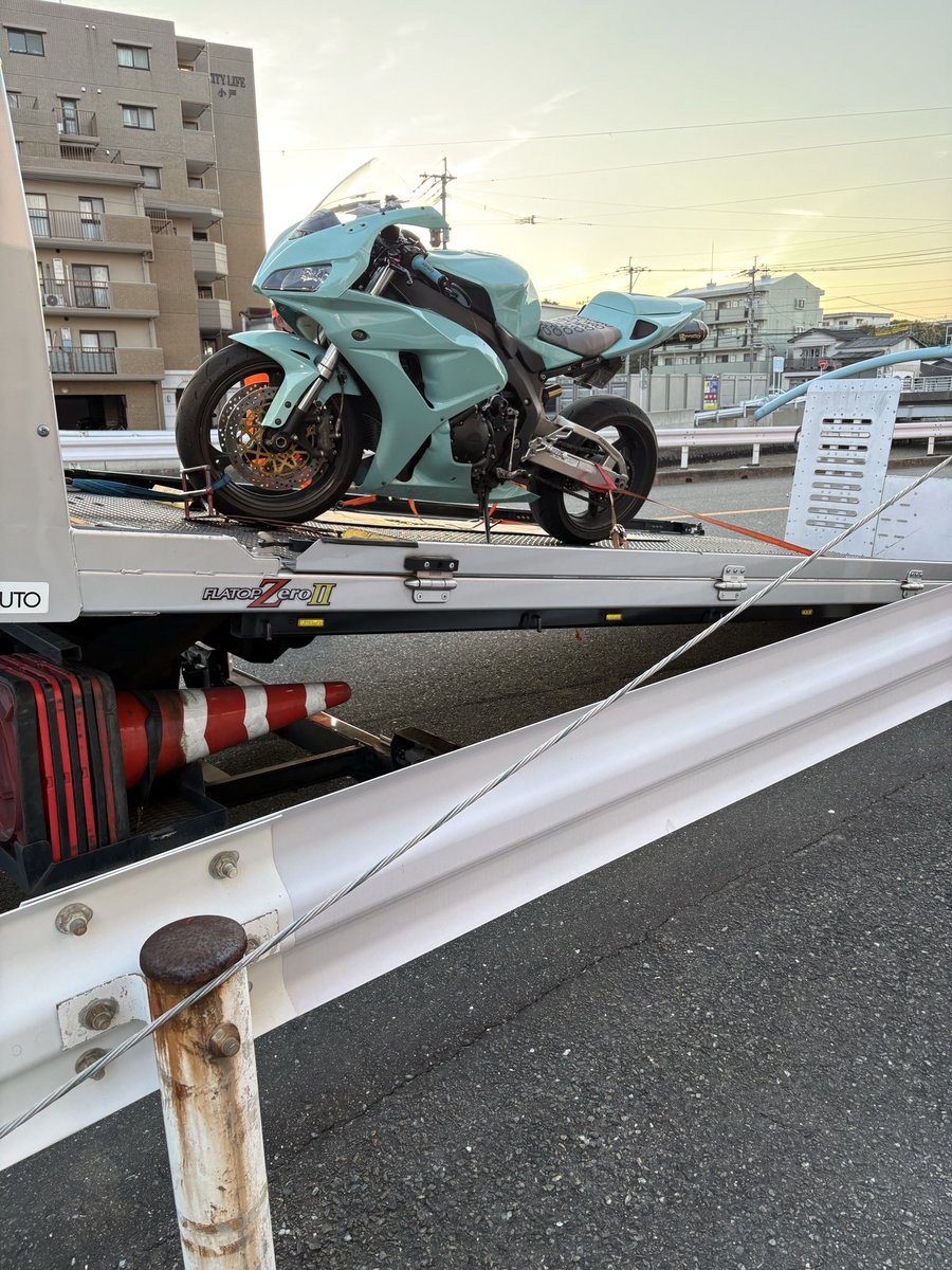 gtkcb42's tweet photo. 2回目の故障ドナドナー https://t.co/ddOKMcmo3w