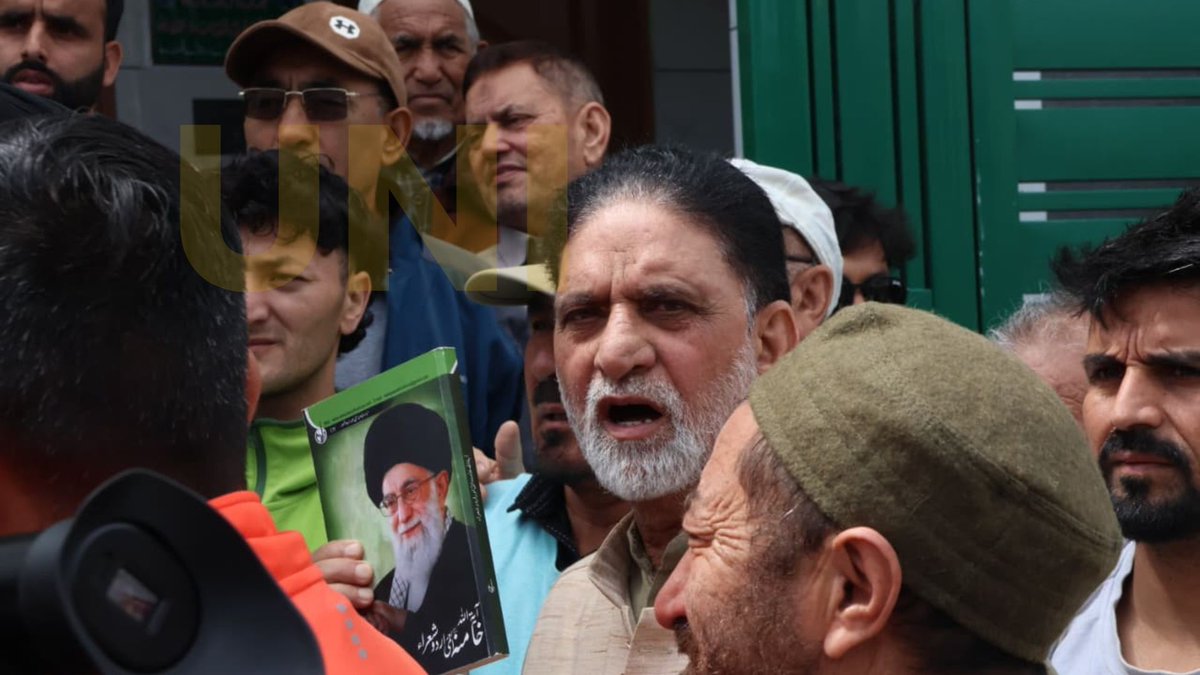 UNI_Photos's tweet image. In Photos | Members of the Shia community in Jammu welcomed reports of a ceasefire between the United States and Iran, expressing relief over easing tensions.

📸: Aman Sharma/UNI

#JammuAndKashmir | #ShiaCommunity | #UnitedStates | #Iran | #CeaseFire | #UNI