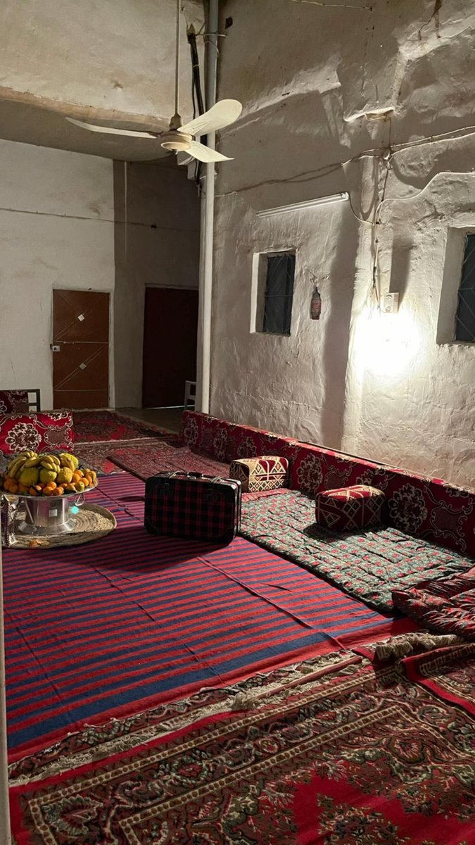 صدورنا ..مثل البيوت القديمة 
رغم العطى سكانها  قاطعوها

-