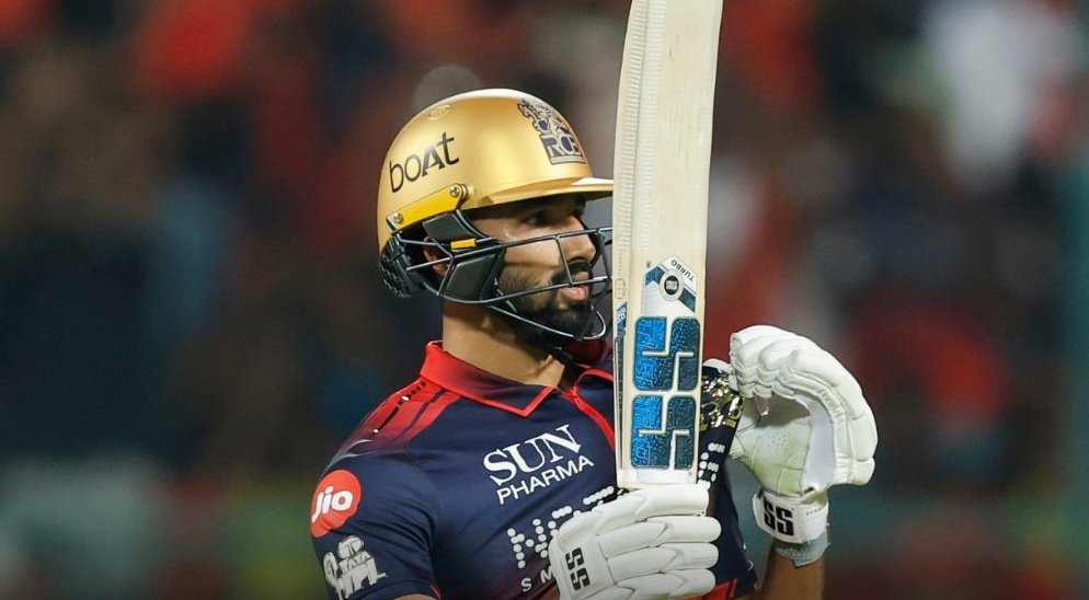 ImTanujSingh's tweet photo. Dinesh Karthik said - "If Devdutt Padikkal continues in this rich vein of form, I don't think Team India can stop him from having a place across all formats". (Cricbuzz). https://t.co/WoyWffPjt7
