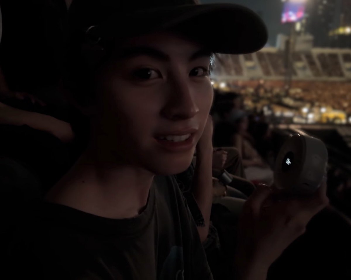 𝑻𝒉𝒖𝒓𝒔𝒅𝒂𝒚𓂃⋆ tweet media