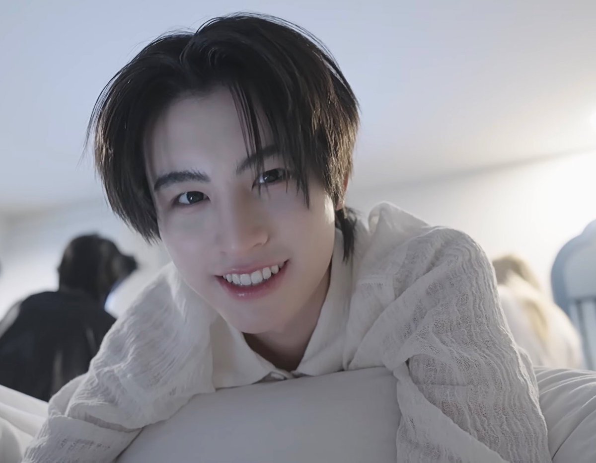 𝑻𝒉𝒖𝒓𝒔𝒅𝒂𝒚𓂃⋆ tweet media