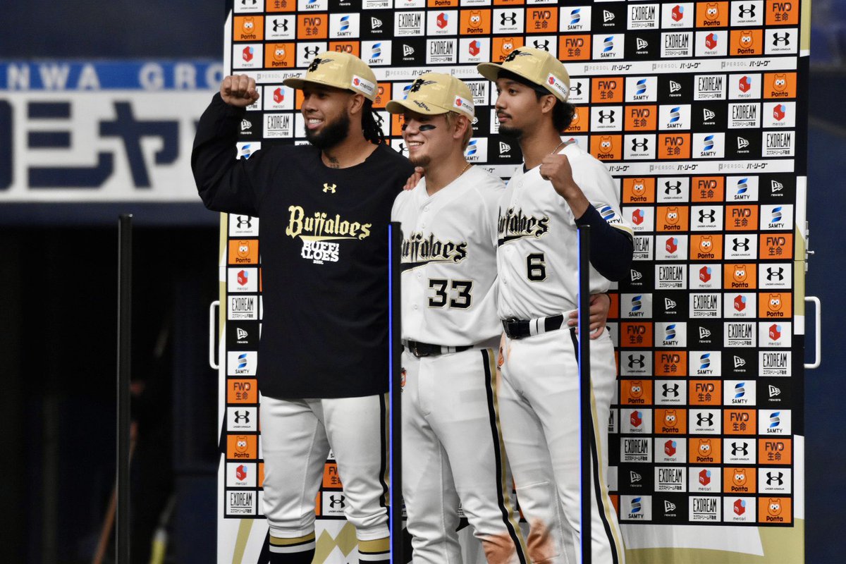 こーしー tweet media