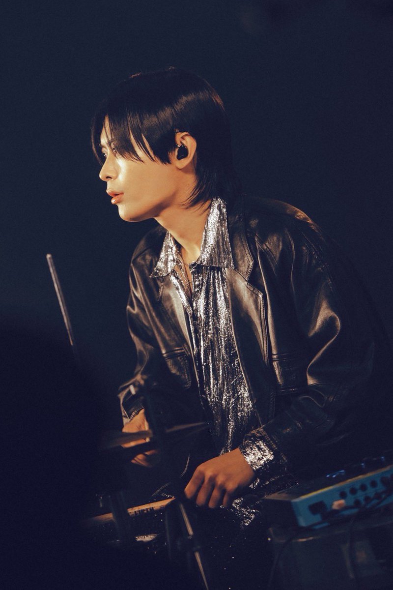 LET ME KNOW tweet media