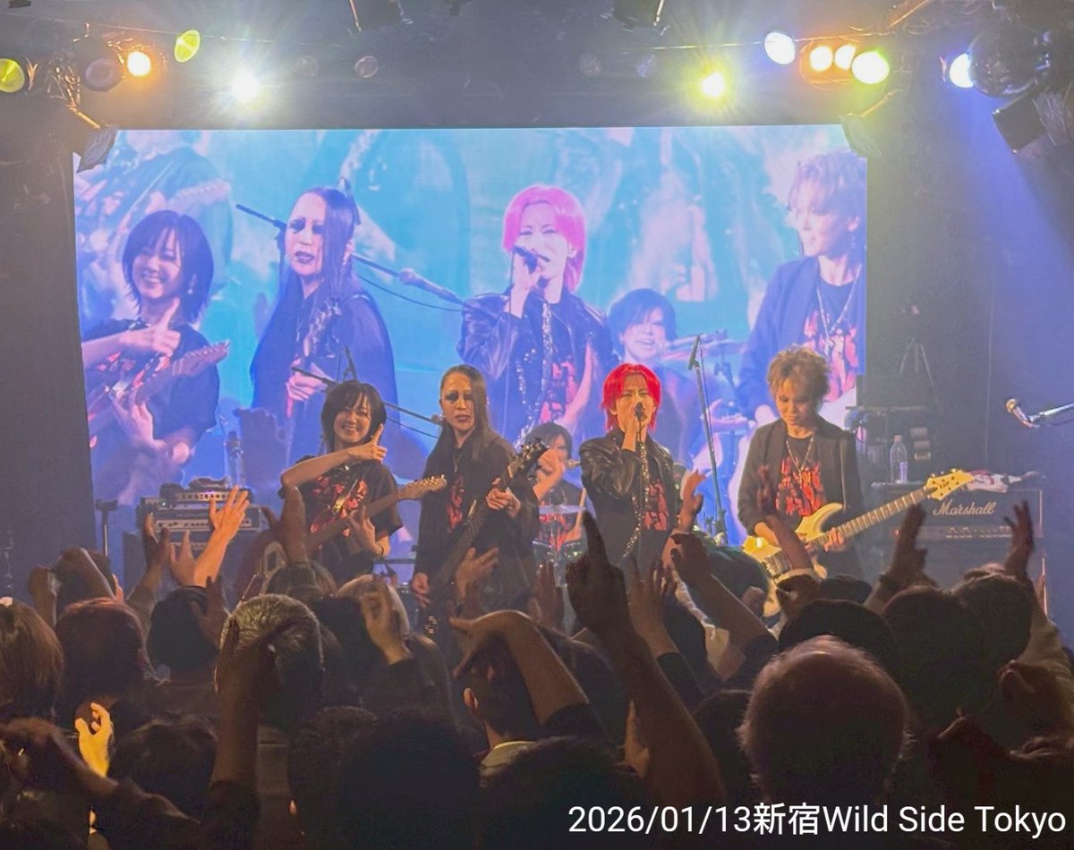 exist†trace tweet media