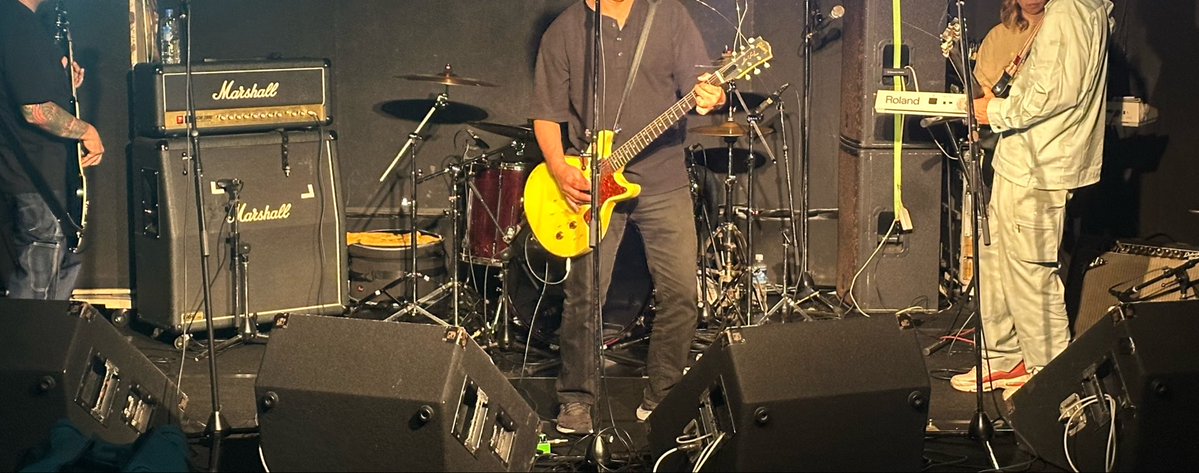 100日後に閉店するLIVEHOUSEのPA前シン tweet media