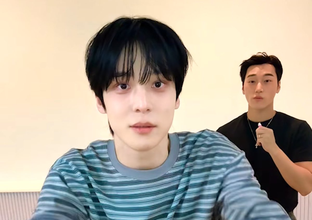 むしょく tweet media