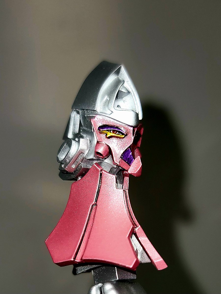 AlbertH97113490's tweet image. Transparent coating applied on the 蛇腰 🐍
Chest insignia done ✔️ I hand painted gold ✨️ instead of white but it seems 👀 the contrast is not as big as white 😵
Face done ✔️ with transparent coating 
#fss_jp 
#fss