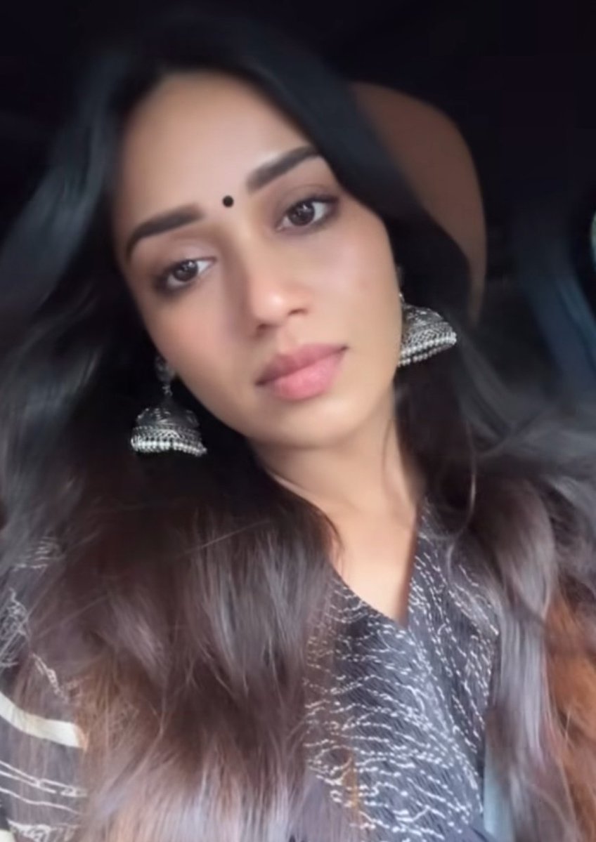GetsCinema's tweet image. #NivethaPethuraj - FACECARD IS THE BEST ALWAYS - waiting to See her in #Telugu Films.