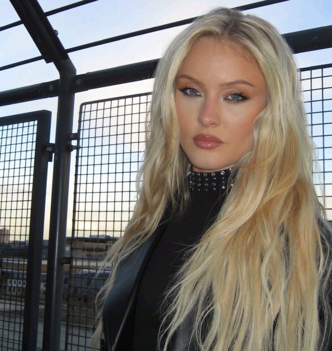 InfoZaraBrasil's tweet photo. Zara Larsson revelou que está tentando colaborar com Camila Cabello para uma música da versão deluxe do 'Midnight Sun'. 

"Ela é tão ocupada! Eu estou tentando pôr ela em uma música, e eu sei que vai acontecer, então não estou preocupada. Porque eu amo ela, eu amei o C,XOXO, eu amo tanto aquele álbum. Às vezes a gente se fala, eu realmente adoro a mente dela, o jeito que ela pensa, eu acho ela muito inteligente, ela é uma compositora fenomenal. Ainda não tivemos a oportunidade de estar em um estúdio juntas, e eu acho que eu amaria fazer uma música com ela, se nós duas escrevêssemos a música, acho que seria um absoluto hino. Então isso é algo que definitivamente quero fazer no futuro."