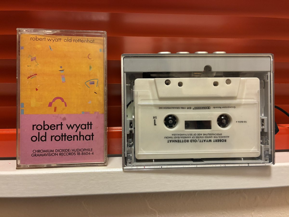 masuya57577's tweet image. Robert Wyatt_Old Rottenhat（米 Gramavision 18-8604-4）
 #NowPlaying
 #cassette