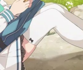 ニーソ履いてる子の座ってるシーン本当好き