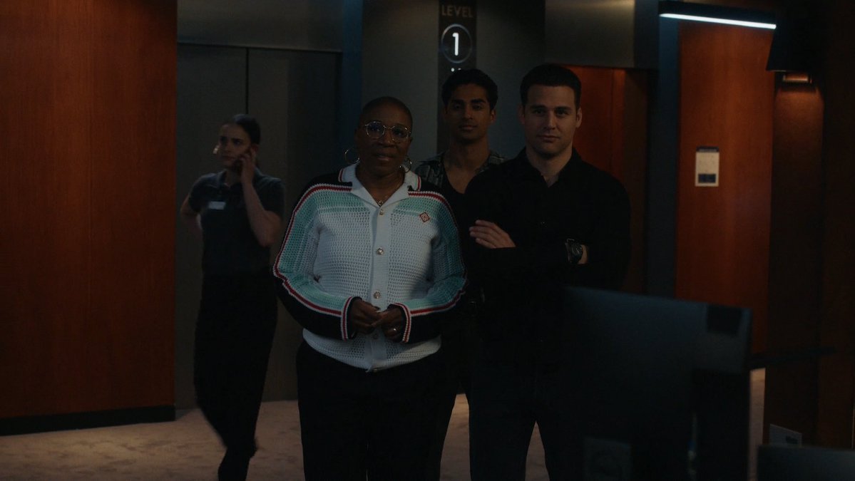 DannyWxo's tweet image. the way the camera cut from Buck and Maddie to Eddie, Hen and Ravi standing there like the gay avengers. #911onABC