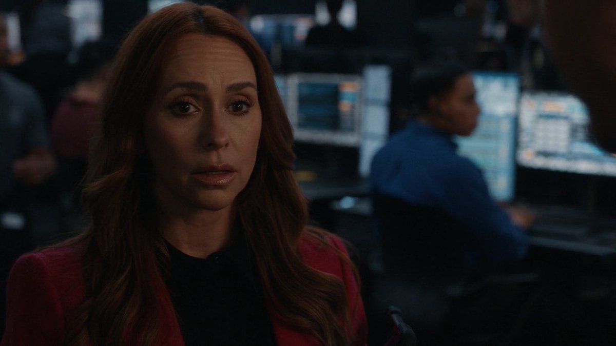 DannyWxo's tweet image. the way the camera cut from Buck and Maddie to Eddie, Hen and Ravi standing there like the gay avengers. #911onABC