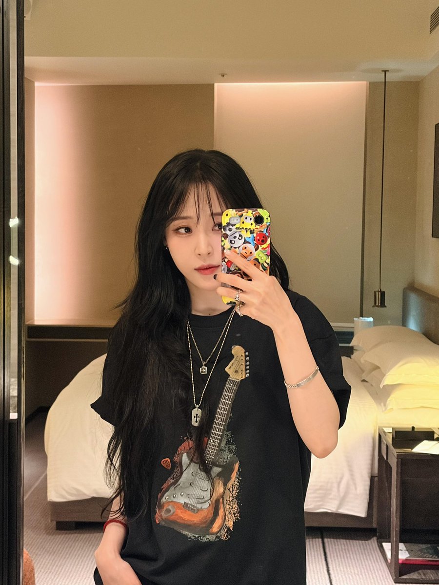 삼분할 거울셀카 원본들 올려줬네🥹 아 다정둥