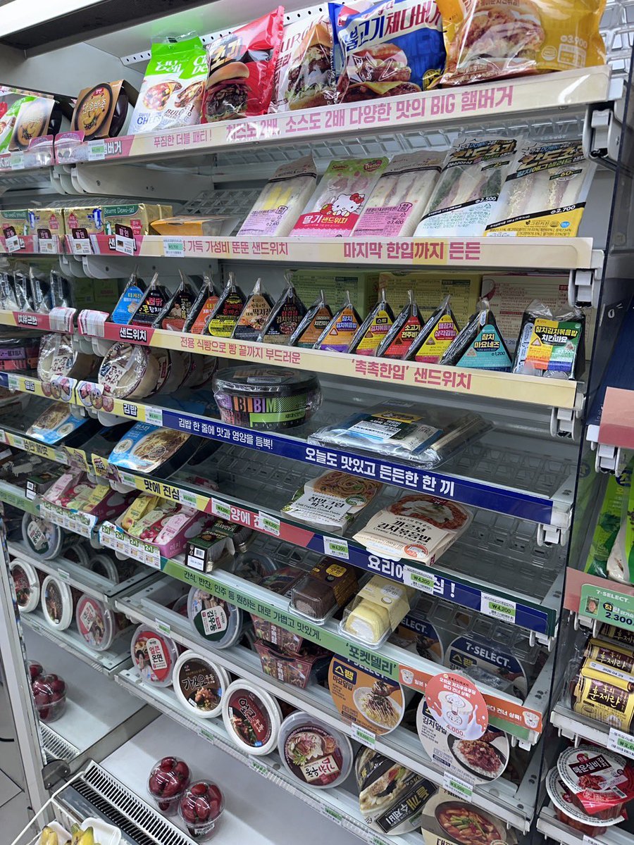 mnji314040's tweet image. 本來也想跟著老婆到韓國，但家裡這三個，都被拒收，所以我只好當一星期的奶爸。

話說她們這幾個去韓國，結果逛最多次的是7-11便利商店。

才第二天，老婆已經把兩個浩肯包裝滿了……，是有沒有這麼好買。😂😂😂

#純情老郎君的靠北日常 

#浩肯包真好用 #首爾