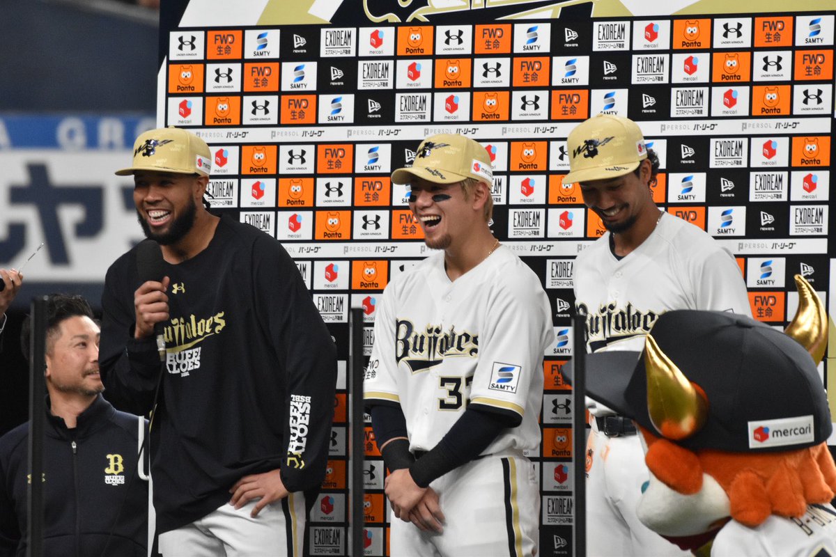 こーしー tweet media