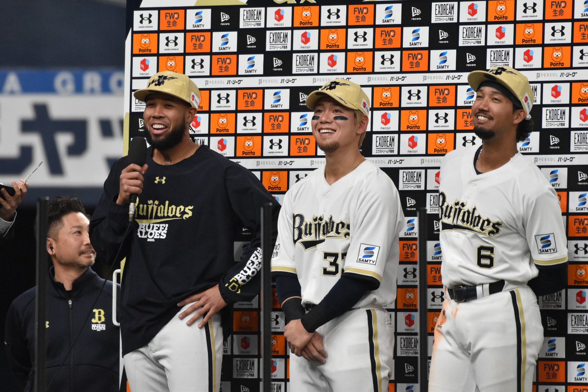 こーしー tweet media