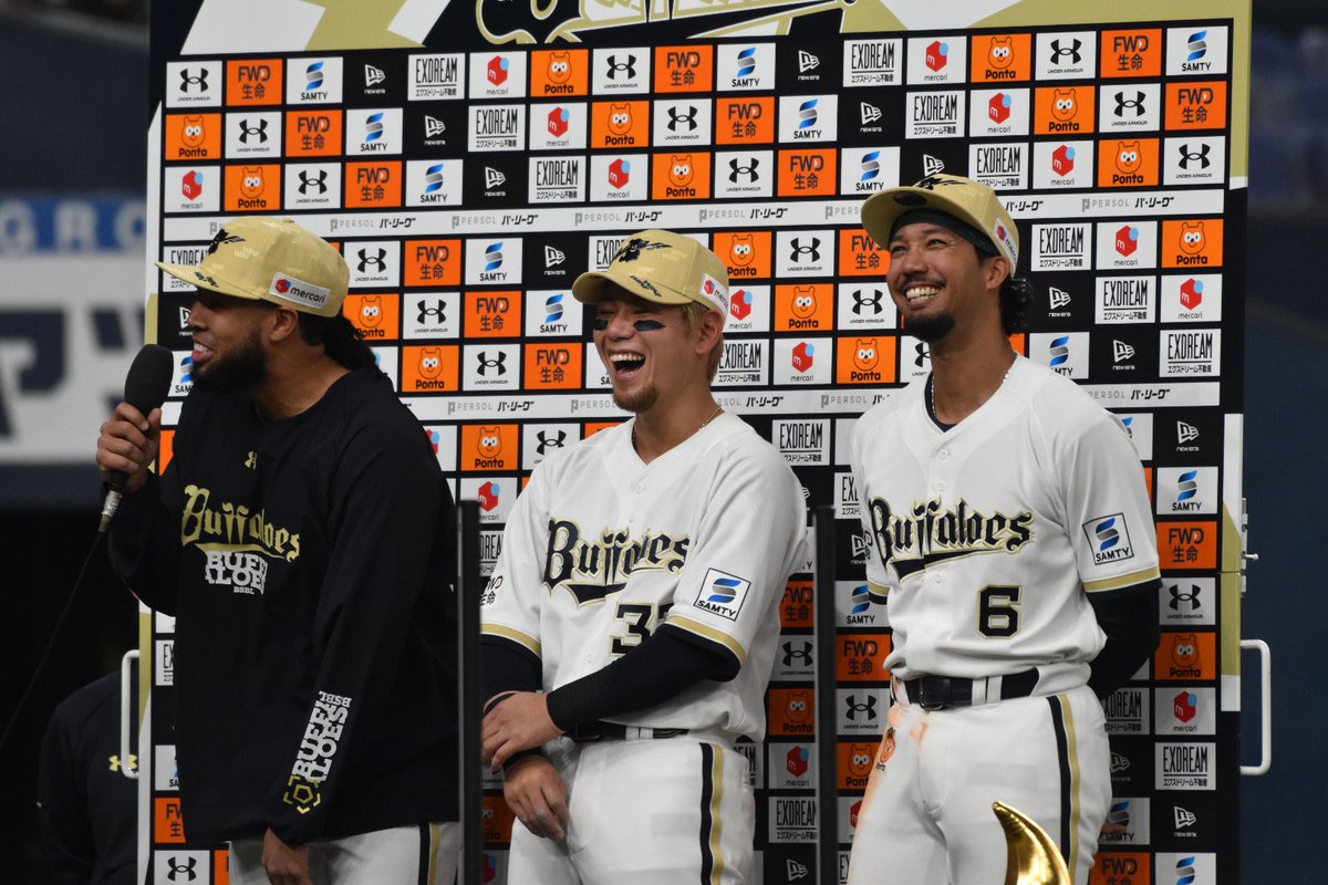 こーしー tweet media