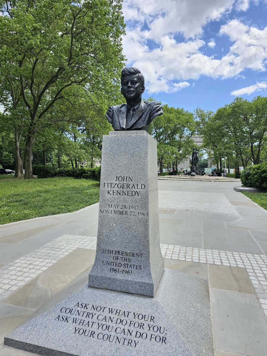 Random Public Park 🏞️ tweet media