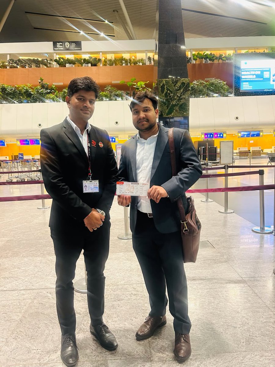 flyspicejet's tweet image. Behind every smooth takeoff is a team that truly cares. Meet the faces that make your journey special.

#flyspicejet #spicejet #Aviation #addspicetoyourtravel 

(1/4)