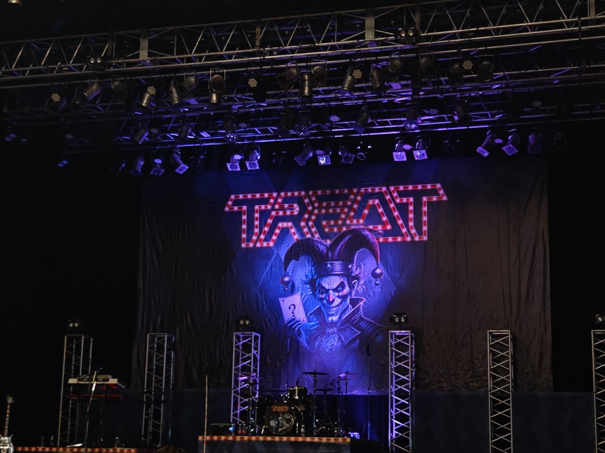 MTNBTD's tweet image. TREAT東京公演終了！開演前のBGMから自らの曲をかけまくり そして始まればフロアがコーラス隊となってうたいまくりで大盛り上がり！スウェーデン発デビューから40年 わかりやすい往年のキャッチーなロック曲はどれも素晴らしく最後にしてはもったいない まだまだ演れるよ
＃TREAT ＃トリート