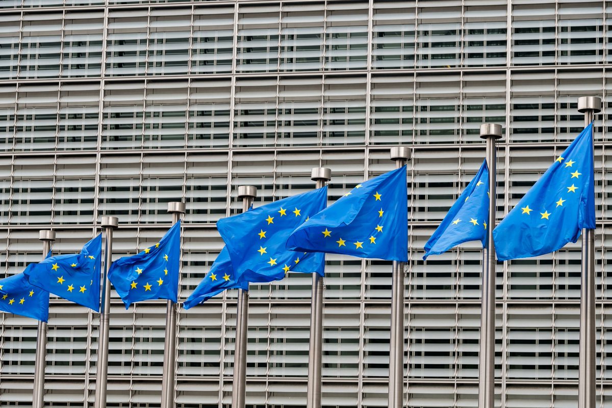 Lago72's tweet image. 🇪🇺 2026: EU regulators go full steam ahead on banking, digital finance, and AI rules.

Multiple frameworks apply in parallel — testing operational capacity to the limit.

buff.ly/ppb5spq 
v/ @Bloomberg 

#RegTech #Fintech