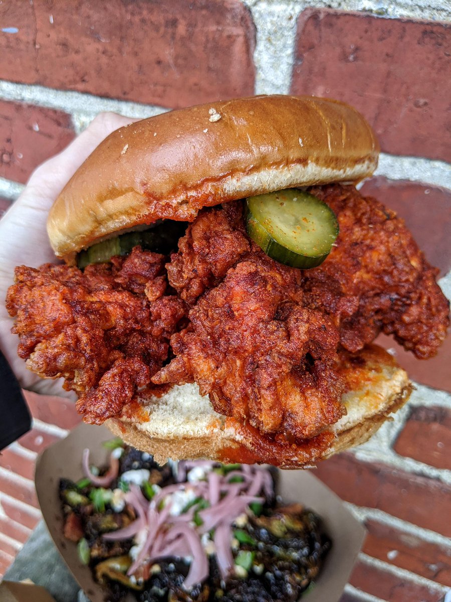 FoodPleaser's tweet image. Hot Chicken Sandwich
