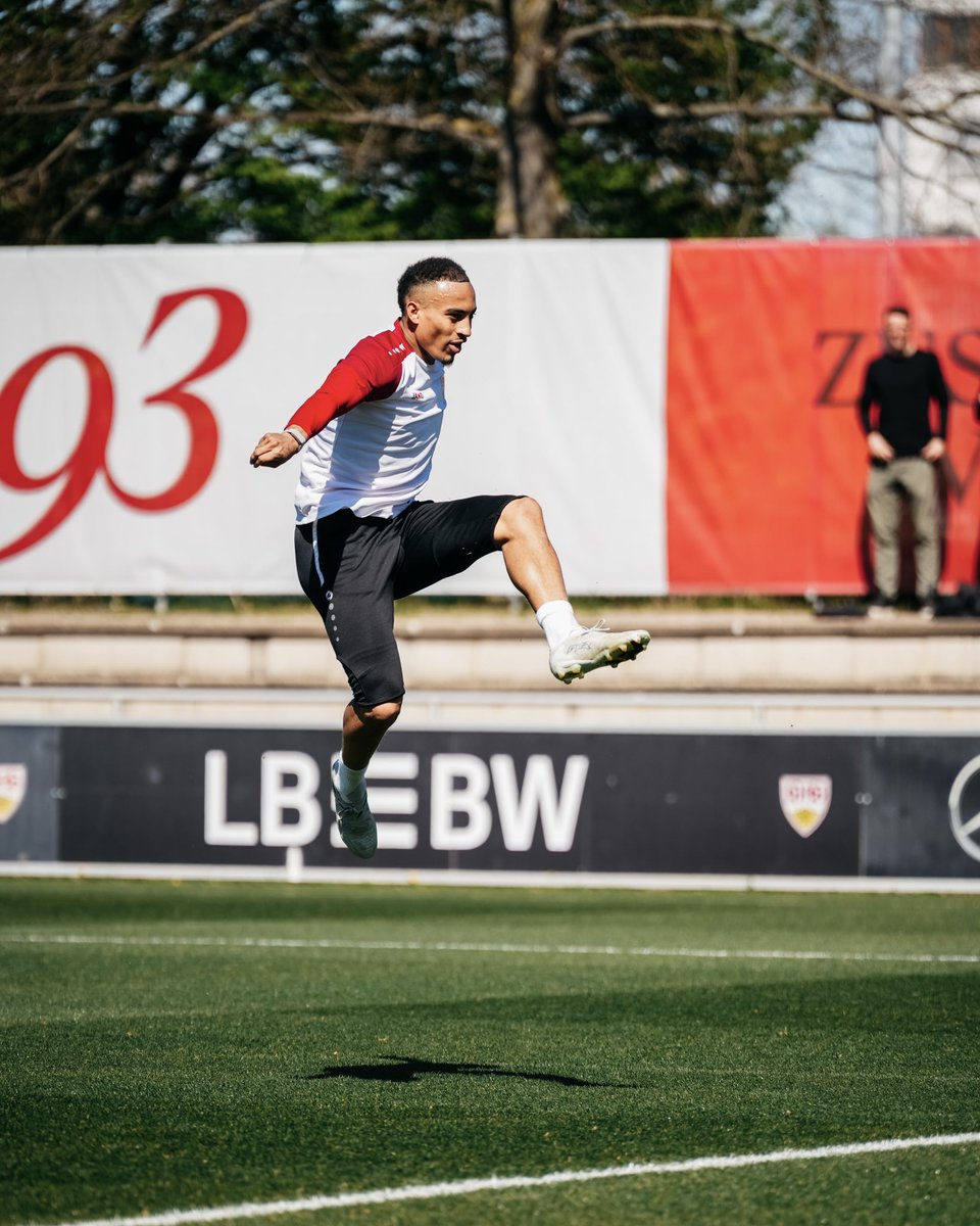 VfB's tweet image. Volle Power. 🤍❤️

#VfB | #VfB1893 | #Training