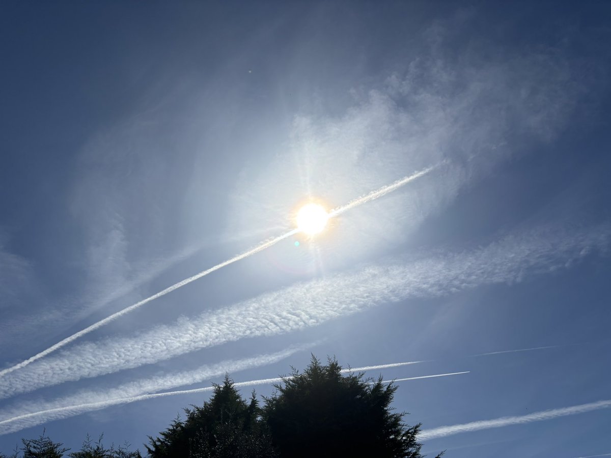 cockadoodledog's tweet image. And they’re at it again 
#skybastards #lookup #solarradiationmanagement #srm #geoengeneering