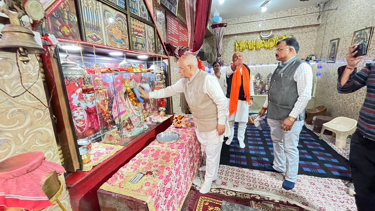 AshokKoul59's tweet photo. भाजपा स्थापना दिवस के अवसर पर ‘गांव/बस्ती चलो अभियान’ के तहत वार्ड 4, काली जन्नी में स्थित प्राचीन राजा मालदेव मंदिर में सफाई अभियान चलाकर सेवा, समर्पण और संस्कारों की भावना को मजबूत किया।
इस अवसर पर भाजपा जम्मू जिला अध्यक्ष एडवोकेट राजेश गुप्ता तथा जम्मू पूर्व के विधायक श्री युधवीर सेठी भी उपस्थित रहे।

#47YearsOfNationFirst