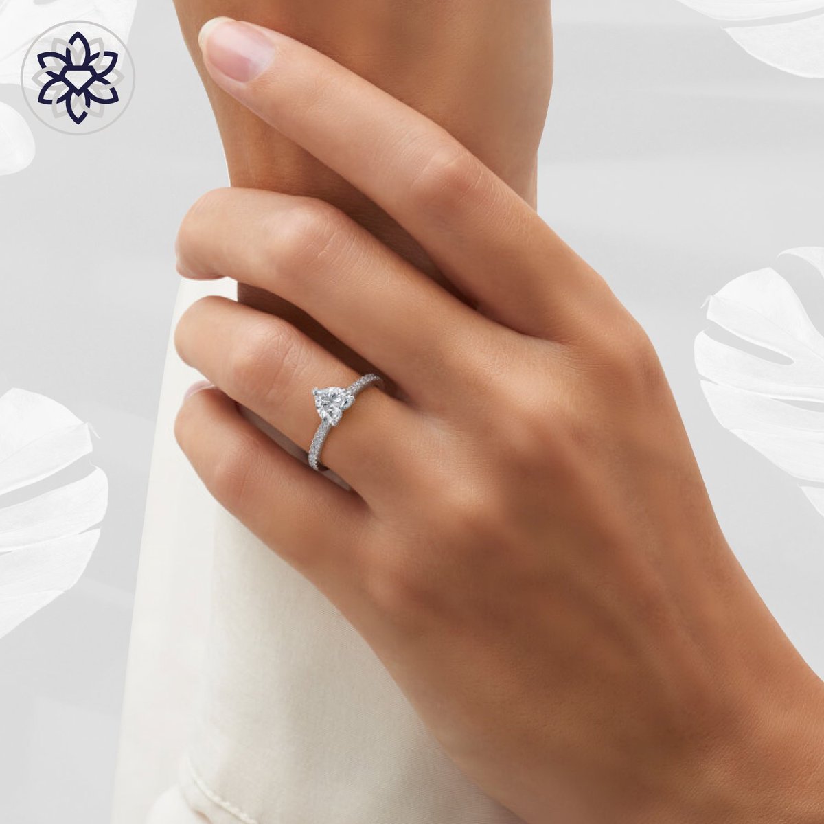 AlmasOnline's tweet image. 💎 Heart-Shaped Halo Diamond Ring in White Gold 💎
Ph: +971 4 554 6028 Website: almas-online.com
#HeartShapedDiamond #HaloRing #WhiteGold #LoveSymbol #RomanticDesign #AlmasOnline #EngagementRing