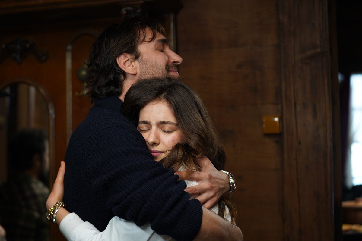 Ama ben bunu Esme için de isterim banane.

#TaşacakBuDeniz
#EsDil