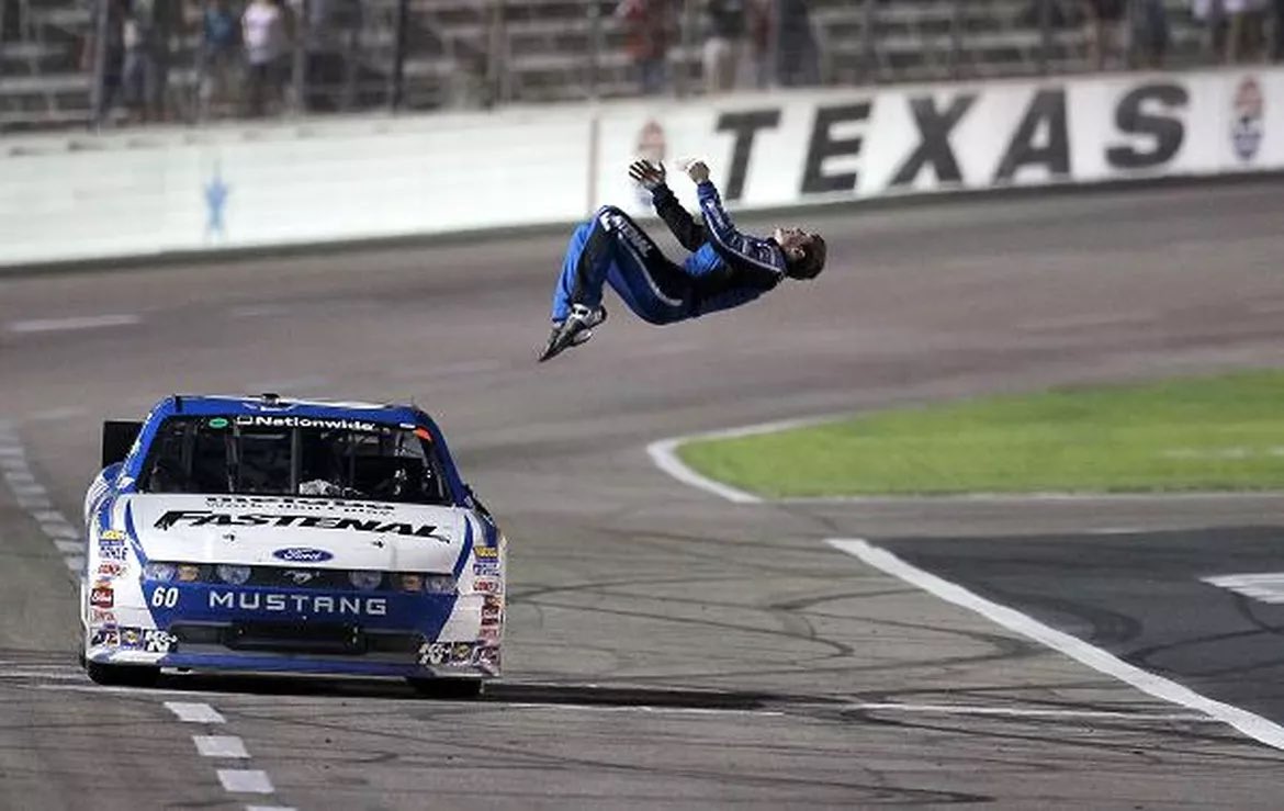 row_racing's tweet image. Carl Edwards - (4/8/2011)
#OReillyAutoParts300 🏁 #CousinCarl 
#NationwideSeries #TexasMotorSpeedway