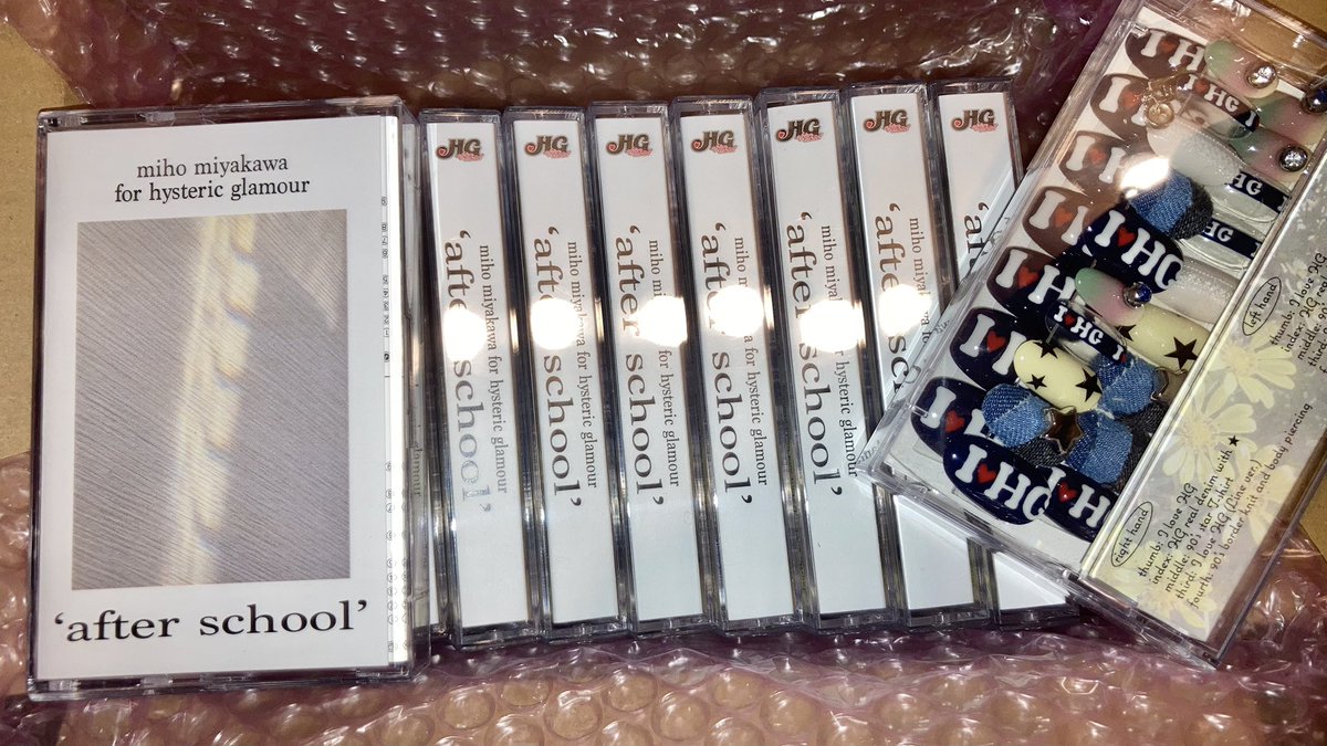 Miho_Miyakawa's tweet image. Memory🪽
Collaboration with HYSTERIC GLAMOUR After School🎼
90's vibes custom  press-on nail tips📼
All by handmade🎧
#nails #nail #nailart #fashion
