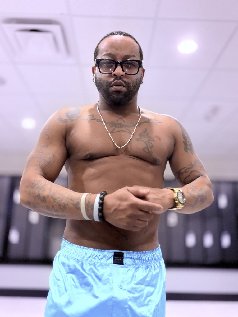 InnocenceRM's tweet image. Don’t have the blues … be a #savage