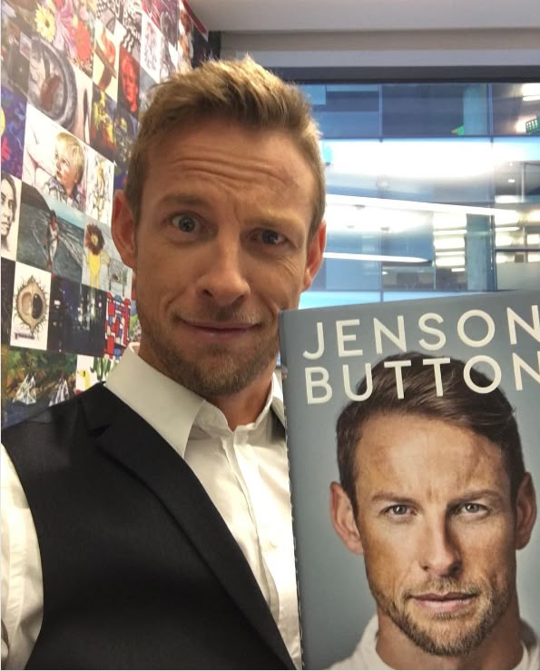 vee 🦈 tweet media