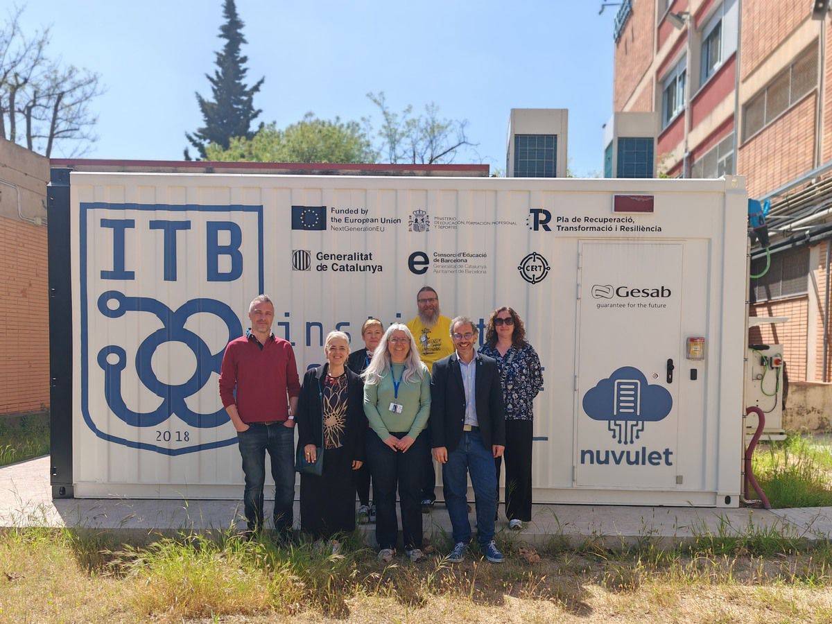 sepiegob's tweet image. 👤 Una delegación de #NationalVETTeam Spain visita el 🏛️ @iTecBcn.

Un gran centro de excelencia que impulsa con fuerza la transformación digital💻 a través de numerosos proyectos #ErasmusPlus en los que participa activamente.