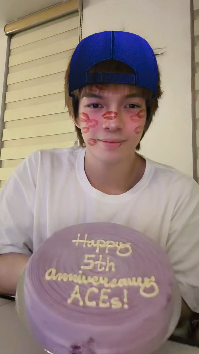 iPostandRepost's tweet image. So sweet naman ni bunso!!! May pa cake for the ACEs 5th Anniversary tomorrow. Thank you @BGYO_Nate and Tita @csatsatin Pasend na lang isang slice dito sa Saudi. 🤭❤️❤️❤️

#ACEs
#BGYO_Nate
#BGYO @bgyo_ph