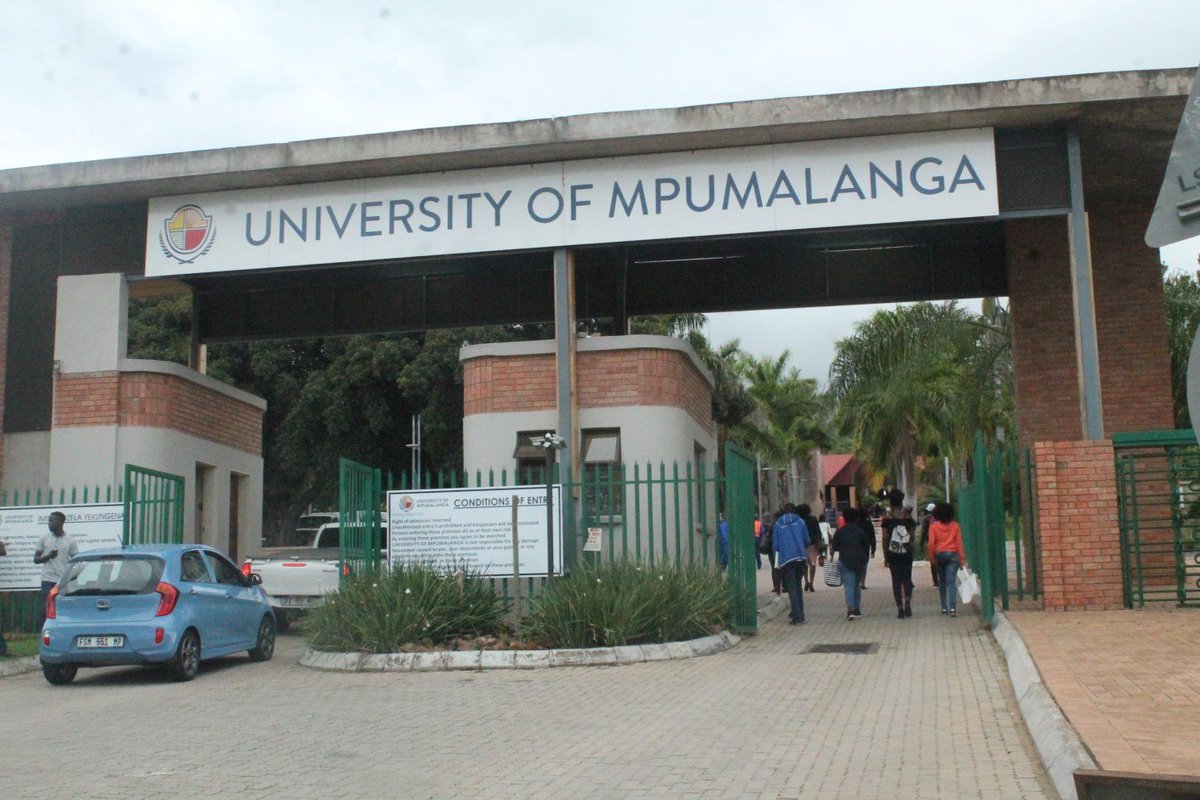 CapricornFMNews's tweet image. The University of Mpumalanga has dismissed videos circulating on social media accusing  the institution of unfair labor practices, describing them as part of a #Misinformation campaign.

This after a video was posted on Facebook  alleging unfair treatment of the late Dr Mpho