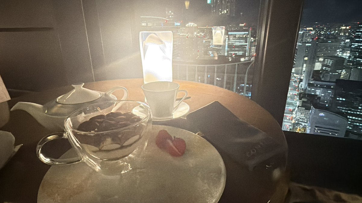 Yu_pharma's tweet photo. 近くまで用事あったので、コンラッド大阪でお茶しに来た🫶🏻 https://t.co/VXth8z36l7