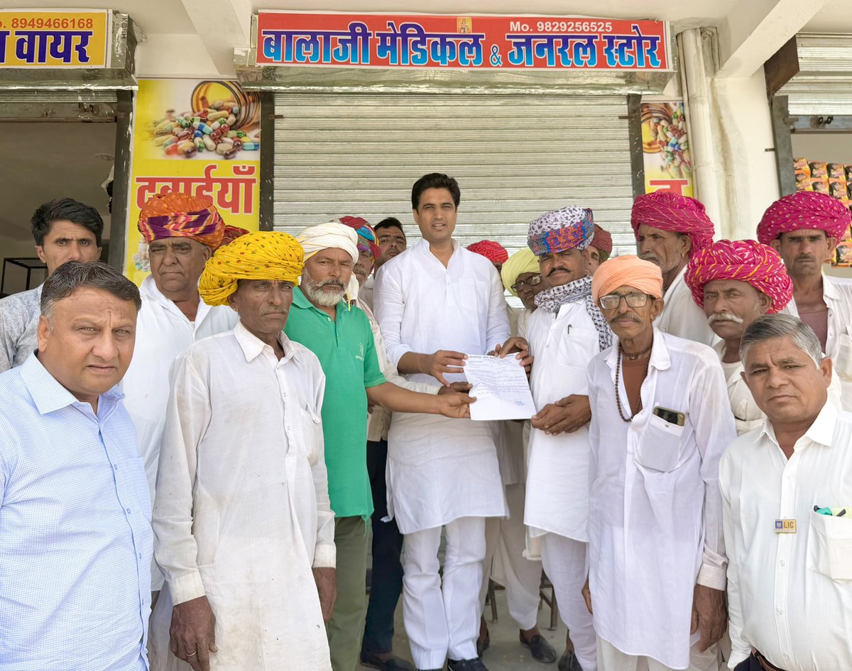 DrVikasAjmer's tweet image. आज ग्रामीण क्षेत्र में किसान भाइयों के बीच रहकर उनकी समस्याओं को सुना और समाधान करने का प्रयास किया !
#PeopleFirst #Ajmer