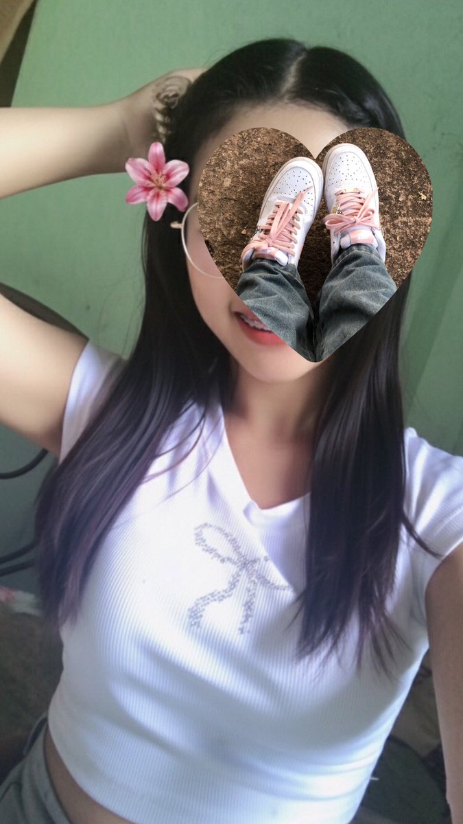 linnieee19's tweet photo. หน้าเหวี่ยงหรือหวาน ิิิ https://t.co/nWMt4pbfGY
