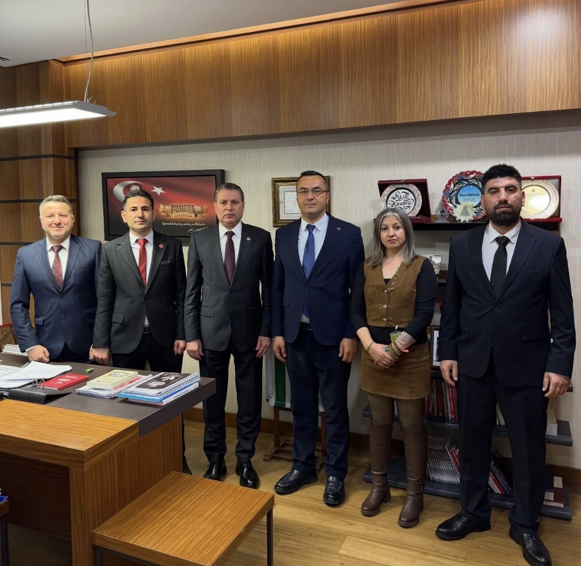 📍 TBMM

Yardımcı Hizmetler Sınıfı ve Eğitim Çalışanları Sendikası Genel Başkanı Sayın Olcay Çelik ile Genel Başkan Yardımcıları Sayın Nesimi Akyüz, Sayın Musa Durdu, Sayın Ergin Atlı ve Sayın Kezban Sürücü’yü Gazi Meclisimizde ağırlamaktan memnuniyet duydum.

Görüşmemizde,