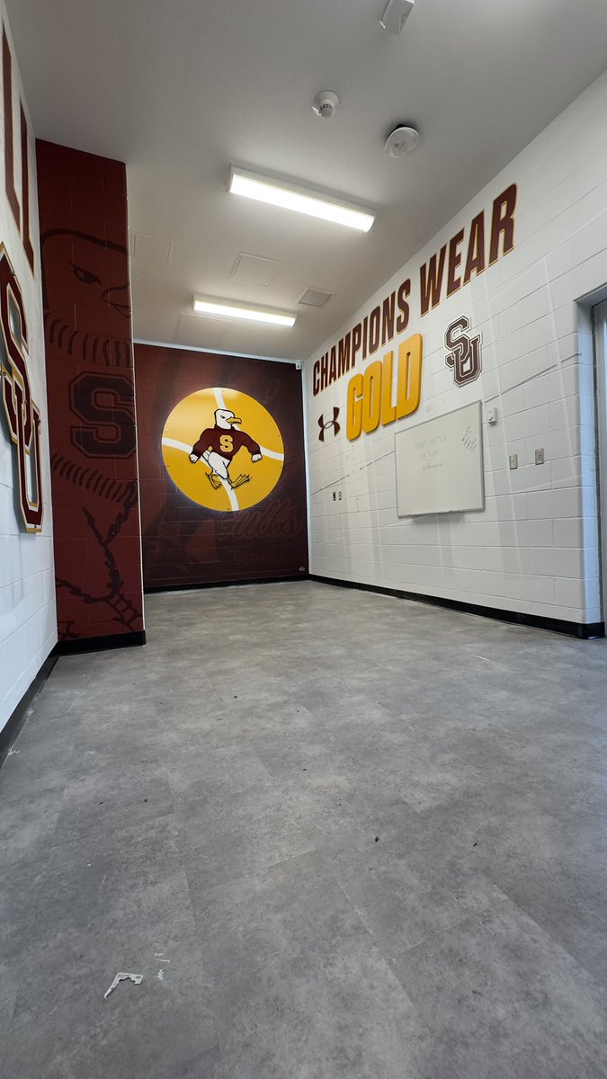 kylerobarts's tweet photo. This project came together in under 30 days and was installed in under 48 hours.

Texas ✈️ Maryland 👉 @sidesignprint 

Enjoy the new digs @SUSeaGulls https://t.co/696p5Nob44