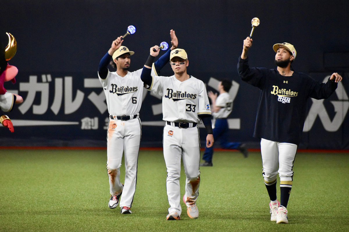 こーしー tweet media