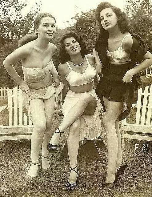 SMRevolinski's tweet image. READING can take you on the greatest of #ADVENTURES 

Three on a match: read the first 3 chapters of my new #HISTORICAL #FICTION:

"Lady Jacqueline's War" -- medium.com/@revol2/list/l…

Lady Jacqueline's mission has brought her under enemy cannon fire

@club_tales #medium #Victorian